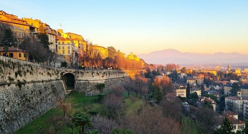 Внешний вид отеля Hotel Piazza Vecchia в Бергамо, фото 3