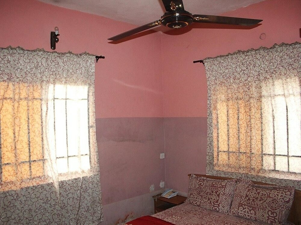 Фото Banilux Guest House