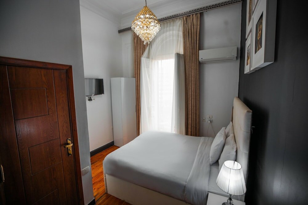 Фото The Square Boutique Hotel