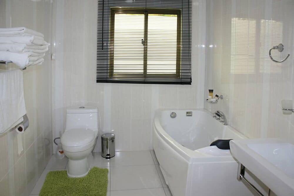 Фото Nomad's Court Lodge