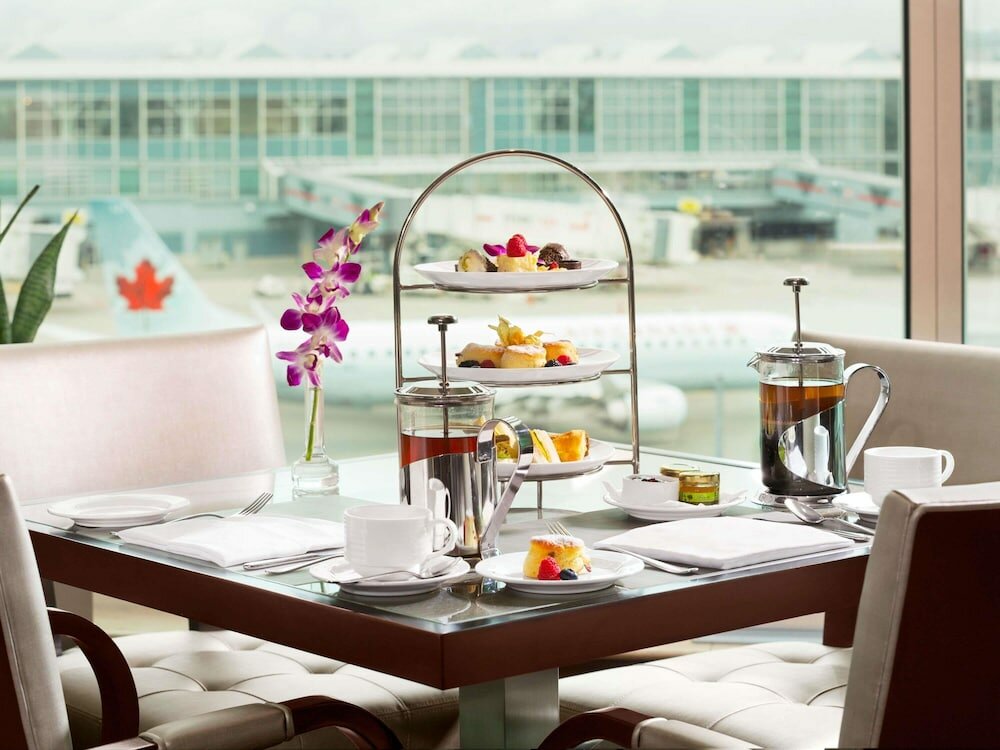 Фото Fairmont Vancouver Airport