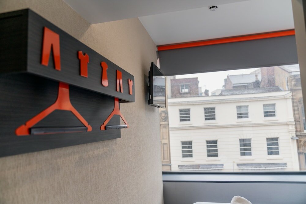 Фото EasyHotel Liverpool City Centre