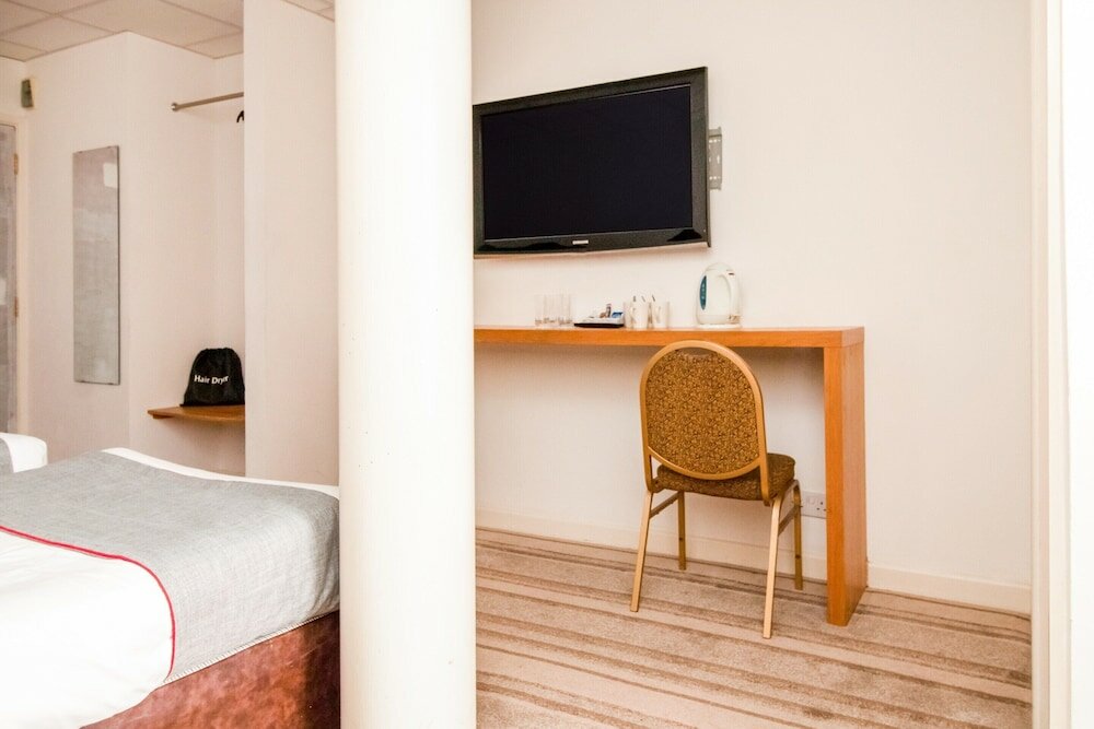 Фото Oyo Flagship Cardiff Central