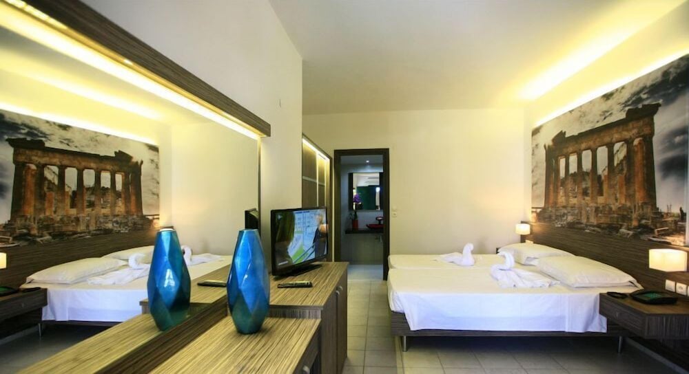 Фото Eurohotel Katrin Suites-Adults Only