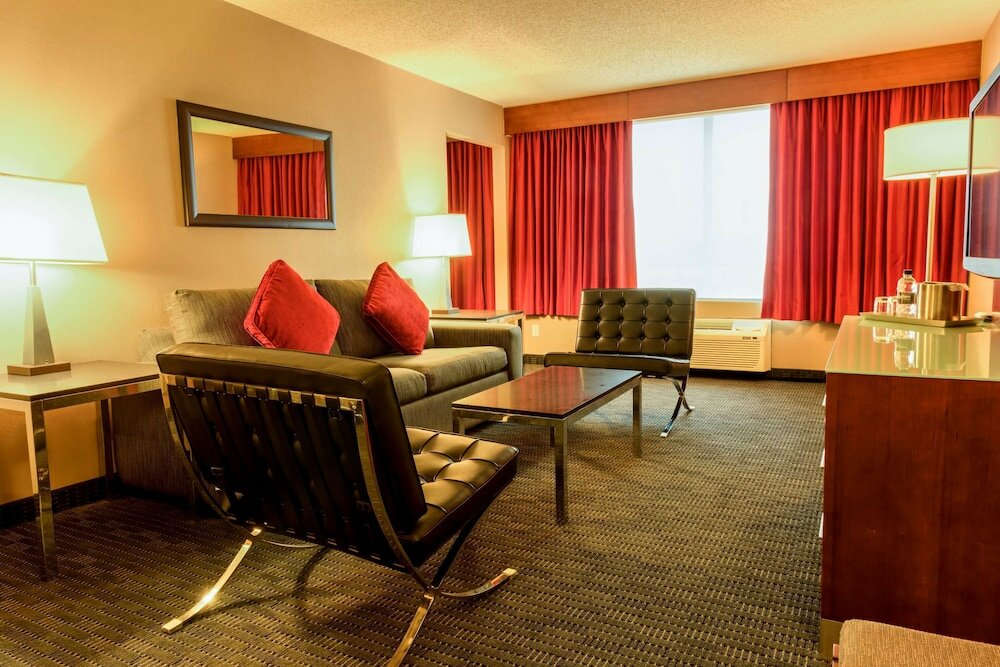 Фото Radisson Hotel & Suites Fort McMurray