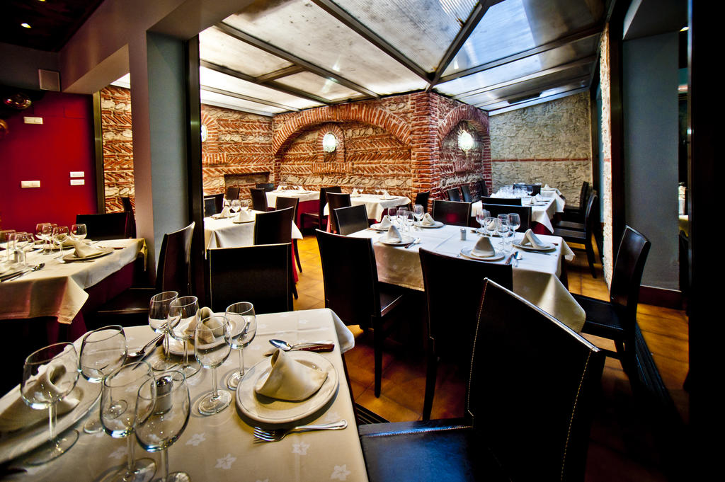 Фото Hotel Condes de Castilla