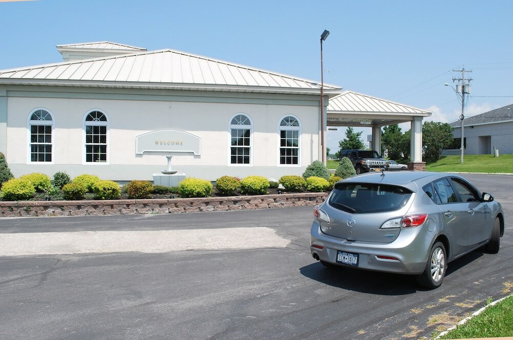 Фото Travelodge by Wyndham Watertown