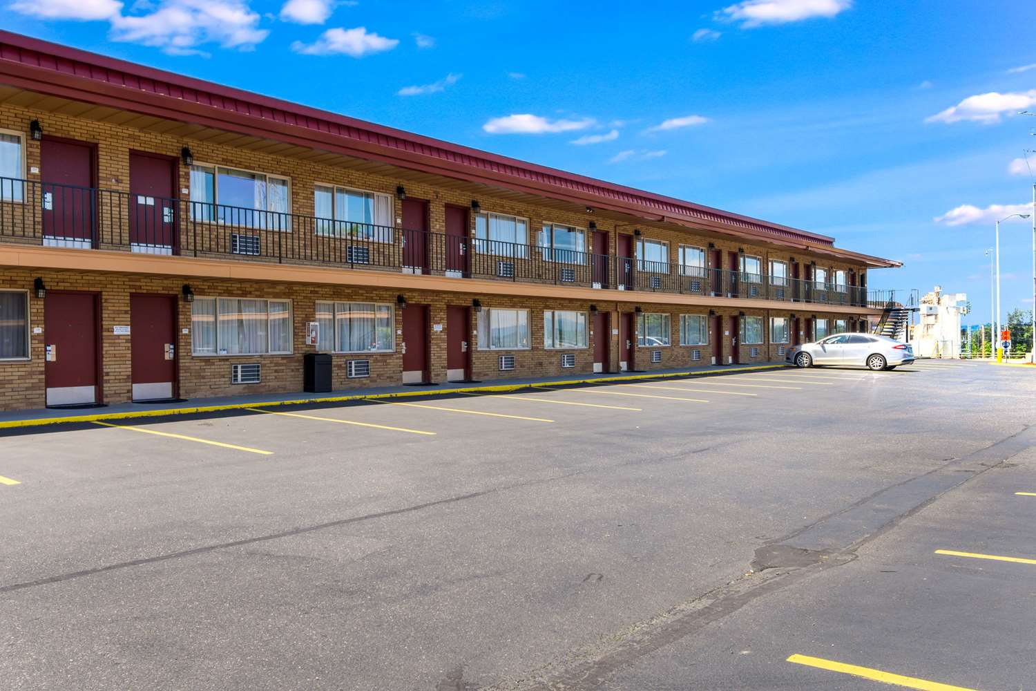 Фото Rodeway Inn Portland Airport Hotel