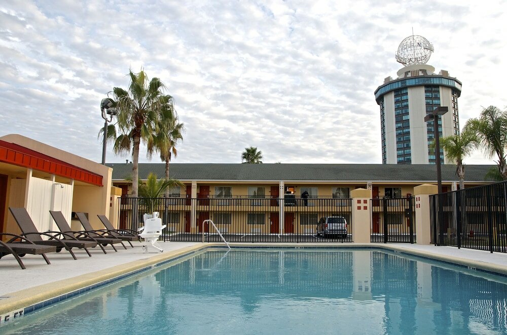 Фото Super 8 by Wyndham Orlando International Drive
