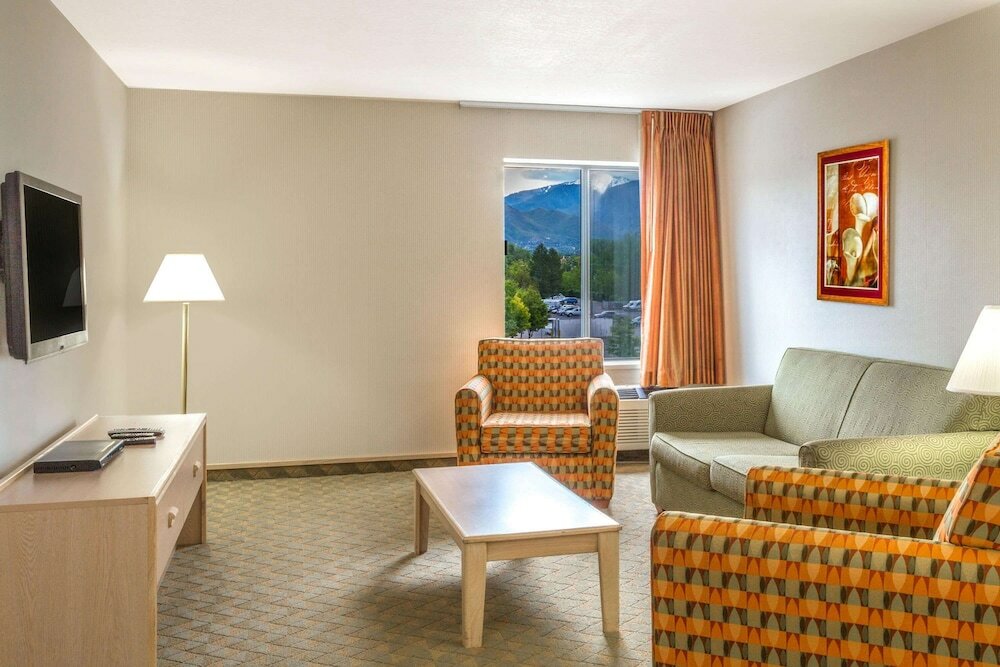 Фото Ramada by Wyndham Salt Lake City