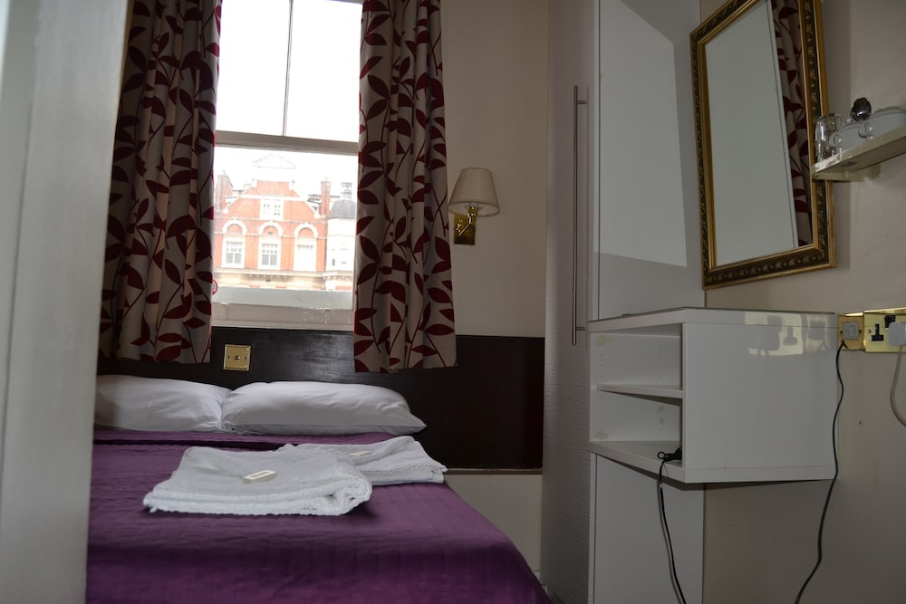 Фото Hyde Park Court Hotel