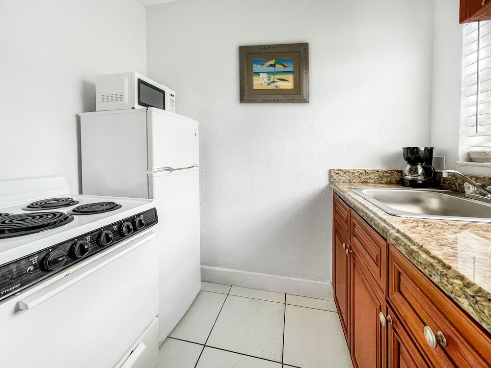 Фото Hollywood Beach Swan