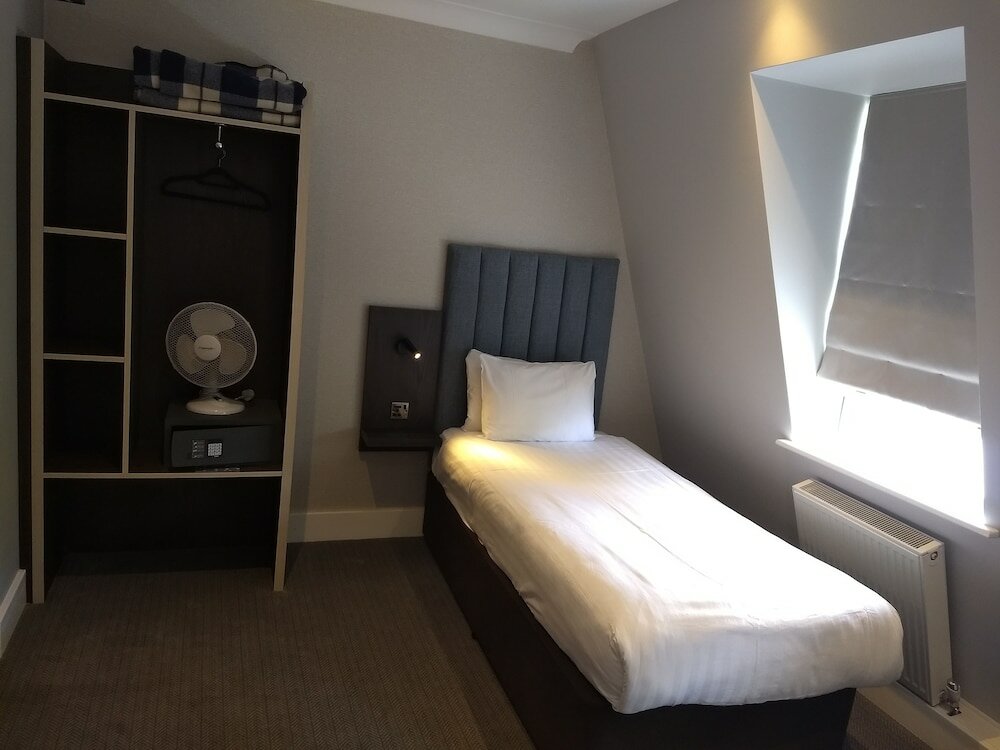 Фото Garden Court Hotel