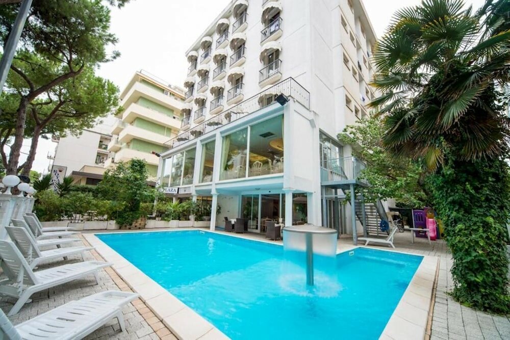 Фото Hotel Royal Plaza