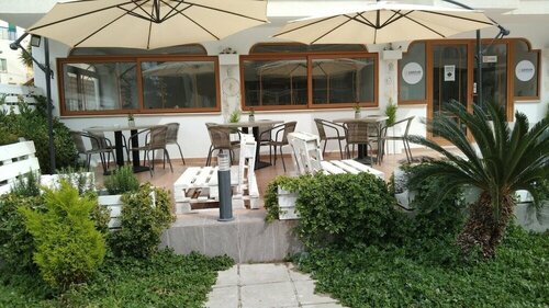 Гостиница La Veranda Hotel в Ларнаке