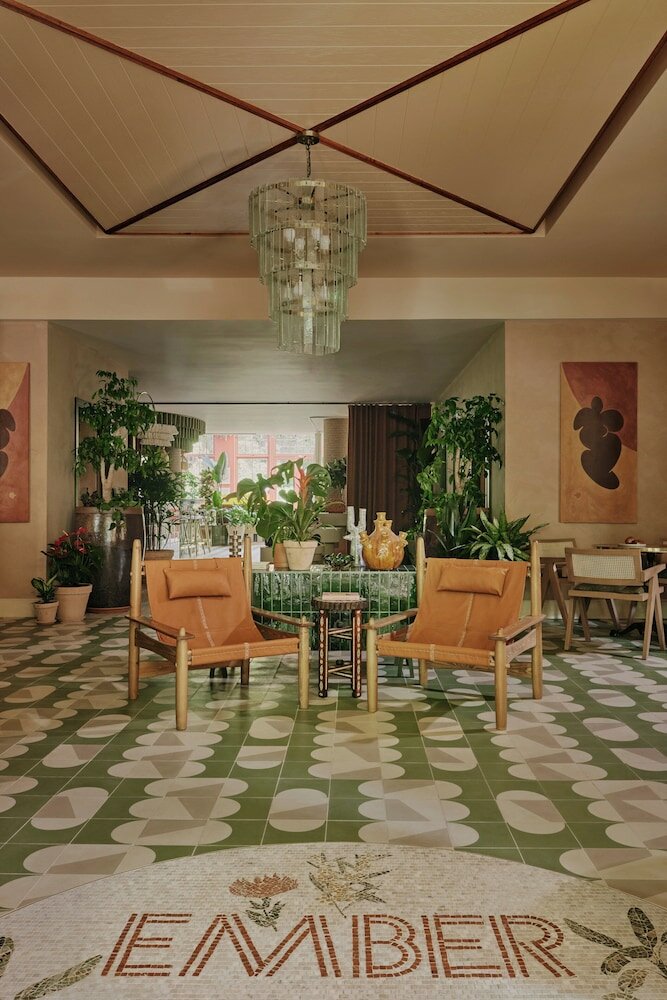 Фото Ember Locke Kensington