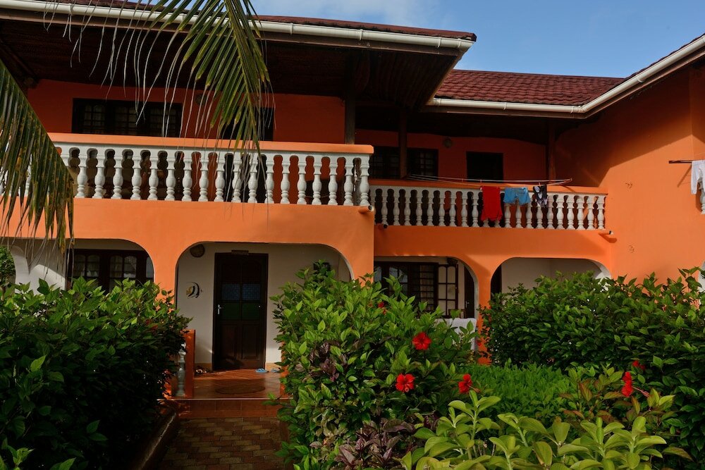 Фото Mnarani Beach Cottages