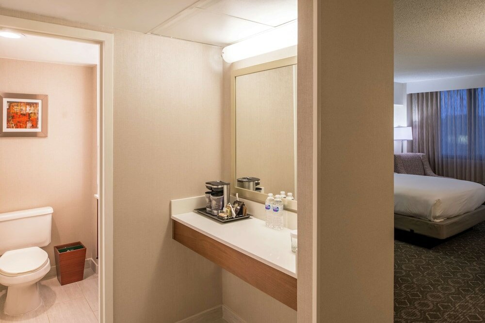 Фото DoubleTree by Hilton Atlanta - Emory Area