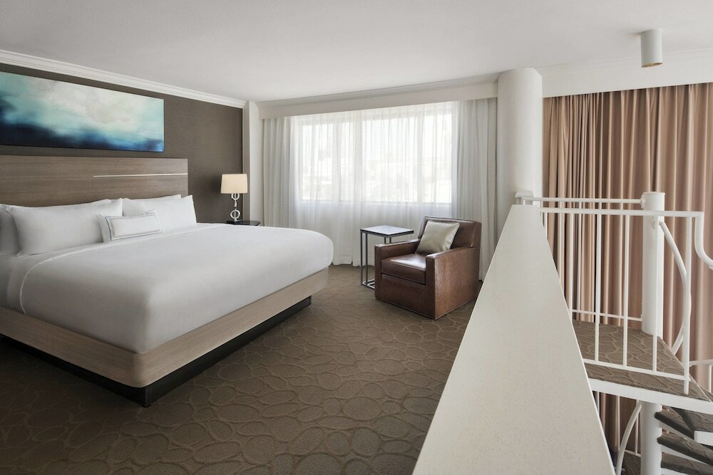 Фото Delta Hotels by Marriott Richmond Downtown