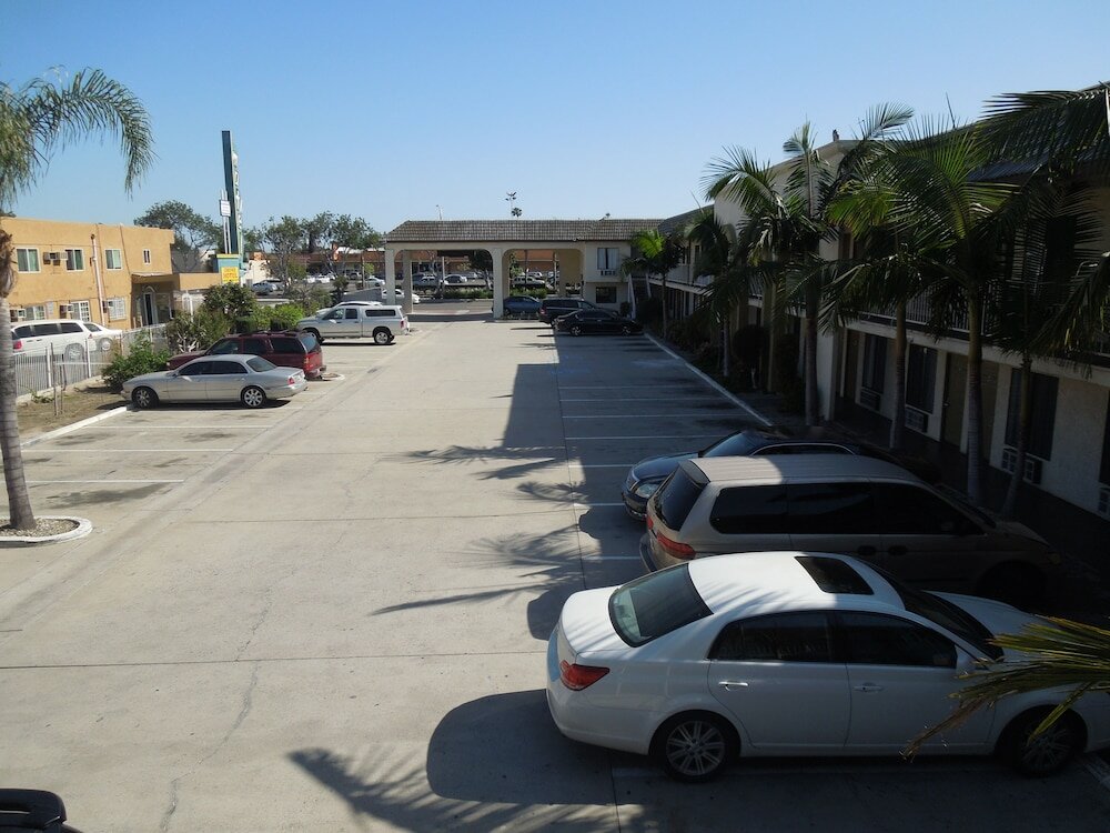 Фото National Inn Garden Grove