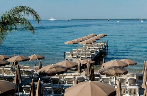 Внешний вид отеля AC Hotel Ambassadeur Antibes  Juan les Pins в Антибе, фото 3