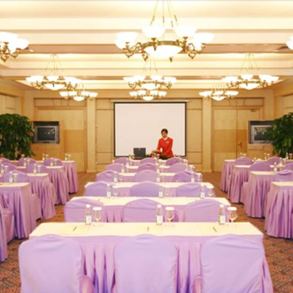 Фото Dongguan Gladden Hotel