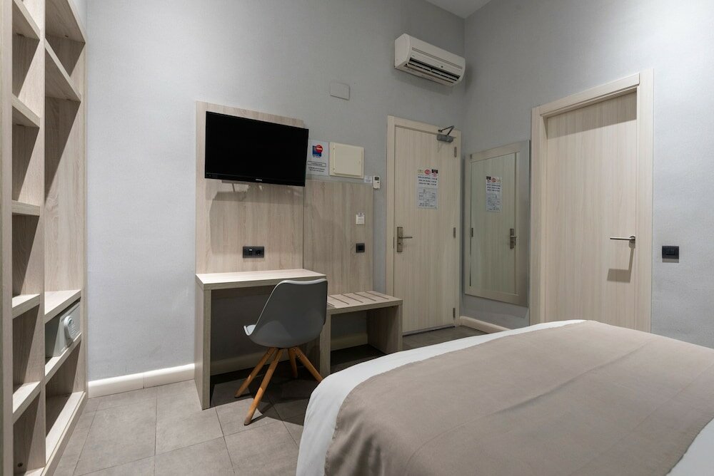 Фото Plaza Goya Rooms