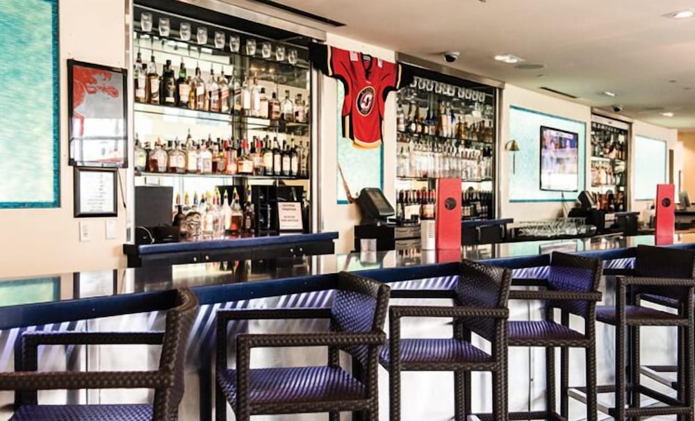 Фото University Plaza Waterfront Hotel