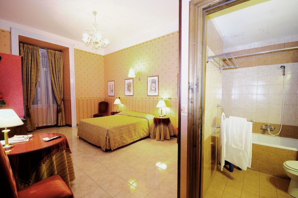 Фото Hotel Sweet Home