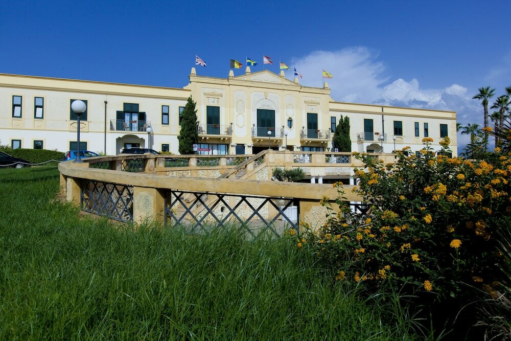 Фото Delfino Beach Hotel