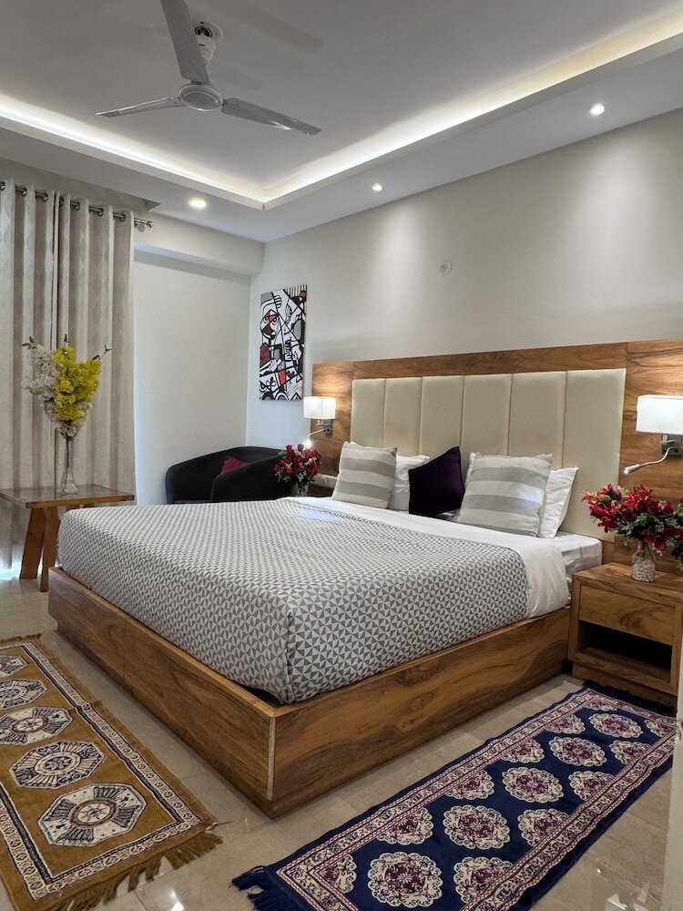 Фото Hotel Golf View Suites