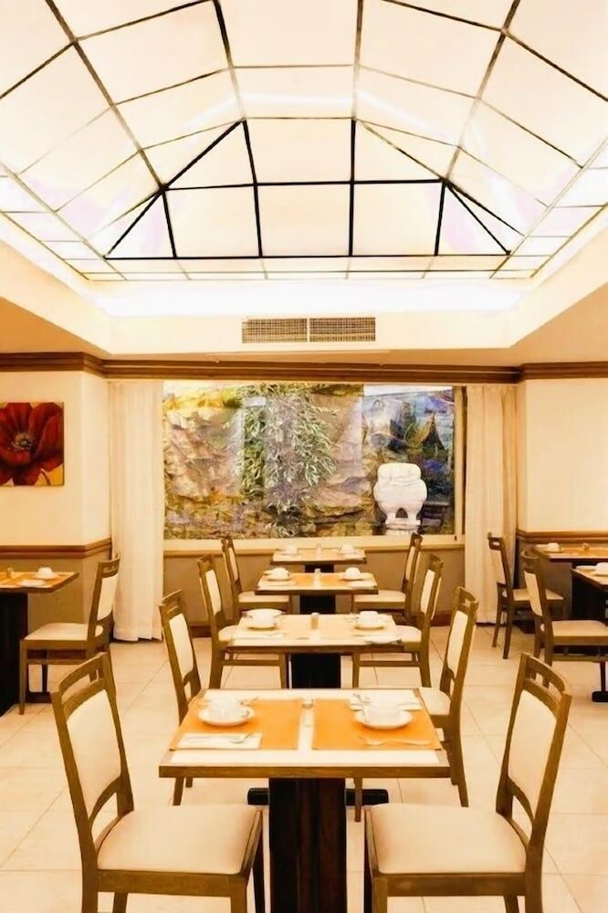 Фото Diplomat Hotel