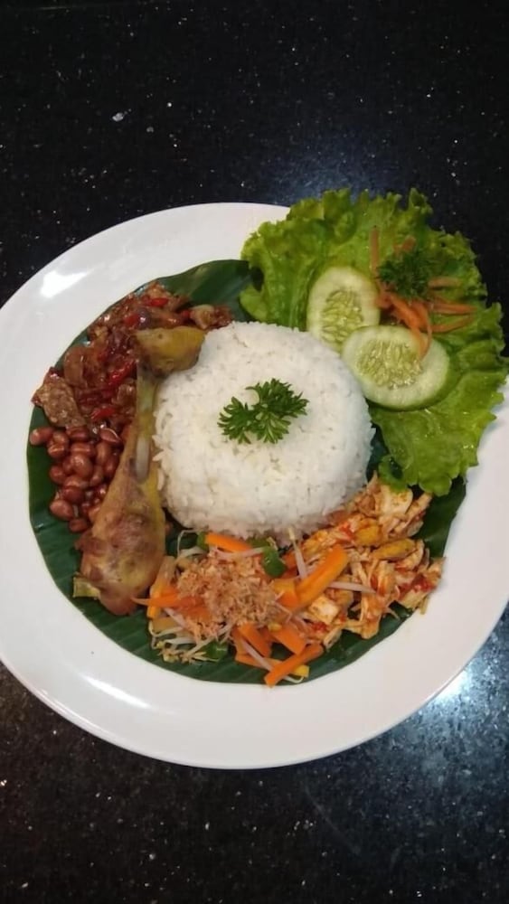 Фото Omah Madam Bed & Breakfast