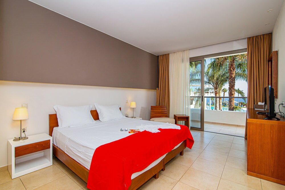 Фото Royal Heights Resort Villas & SPA