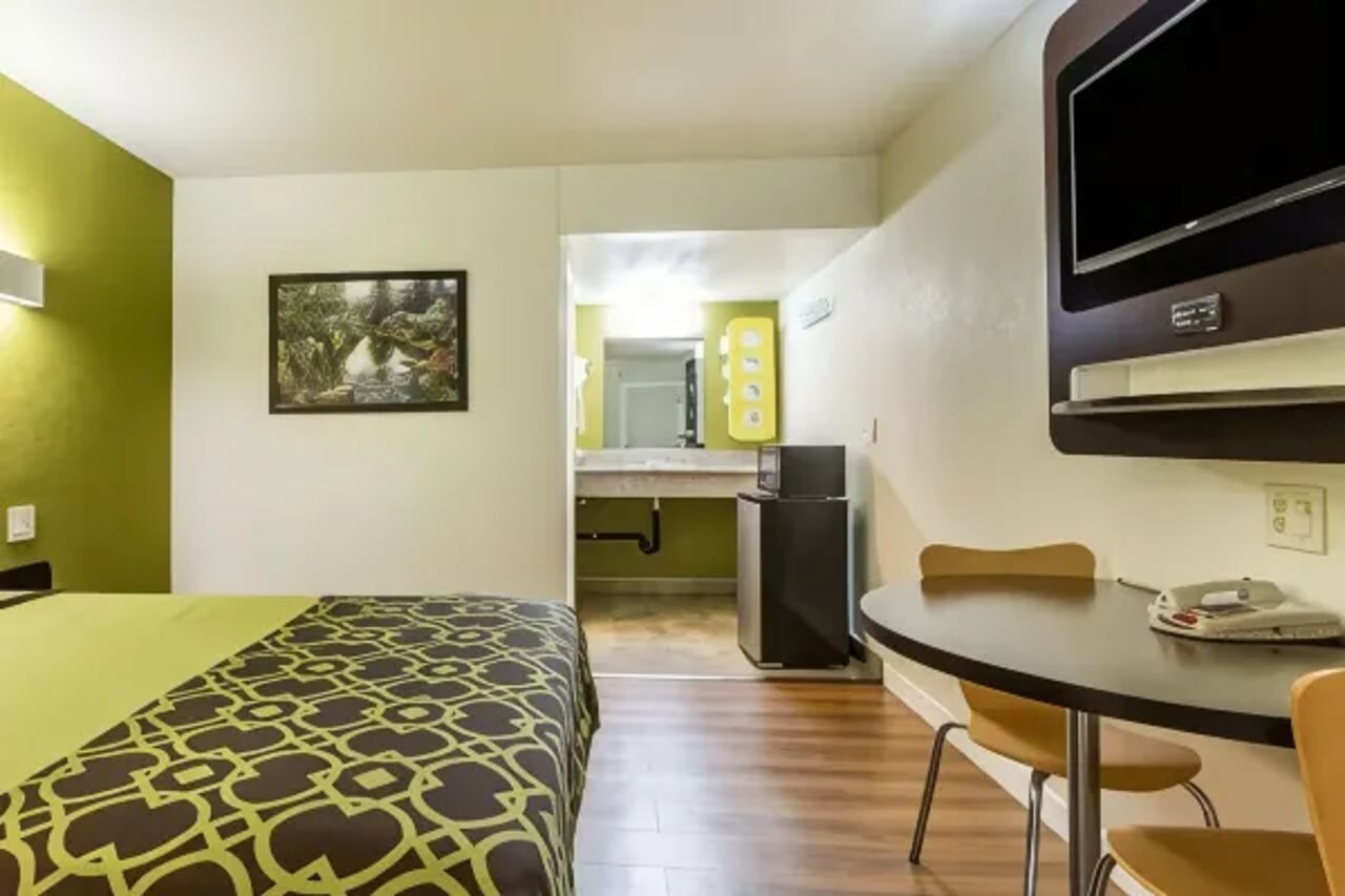 Фото Rodeway Inn Downtown Hanford