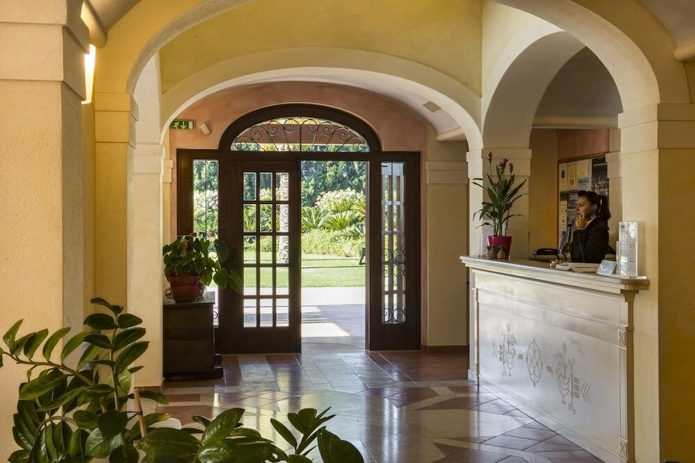 Фото Lantana Resort Hotel & Apartments