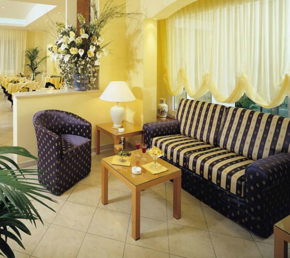 Фото Hotel Cannes Riccione