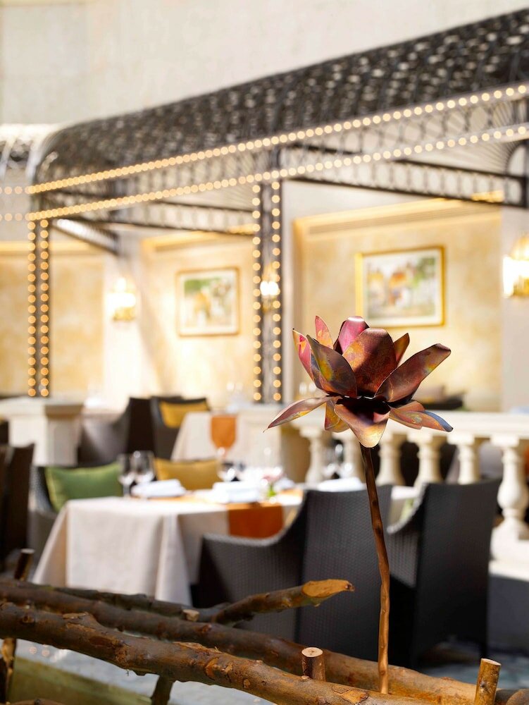 Фото The Royal Garden