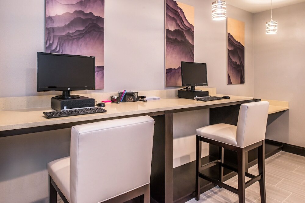 Фото Staybridge Suites Pecos, an Ihg Hotel