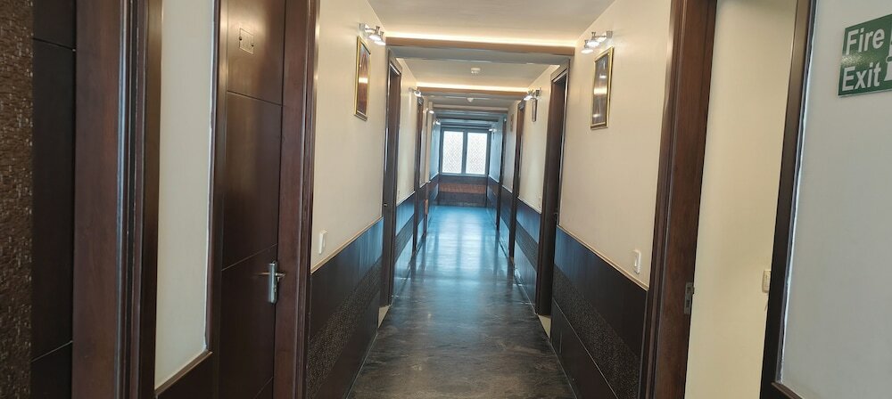 Фото Hotel Taj Heights