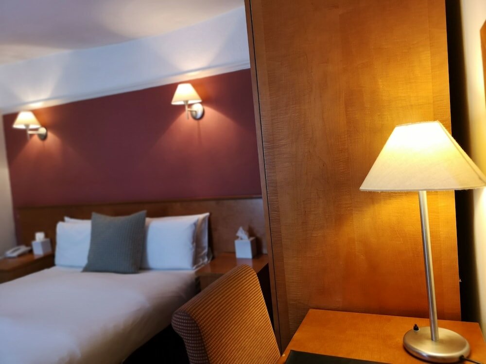 Фото Tudor Lodge Hotel