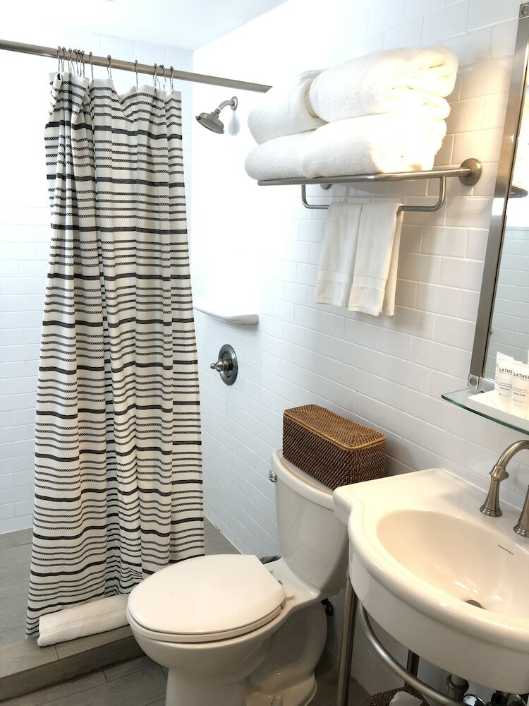 Фото Tides Inn Hotel