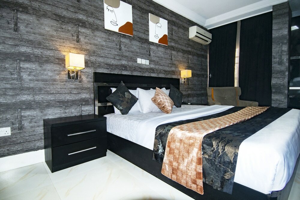 Фото Newland Luxury Apartments