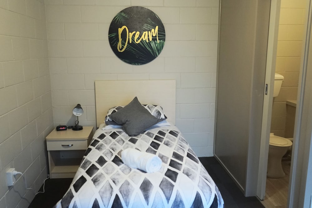 Фото Bridge Backpackers