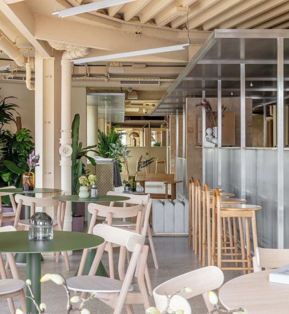 Фото Locke At Broken Wharf