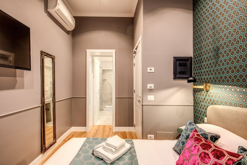 Фото Tree Charme Parliament Boutique Hotel