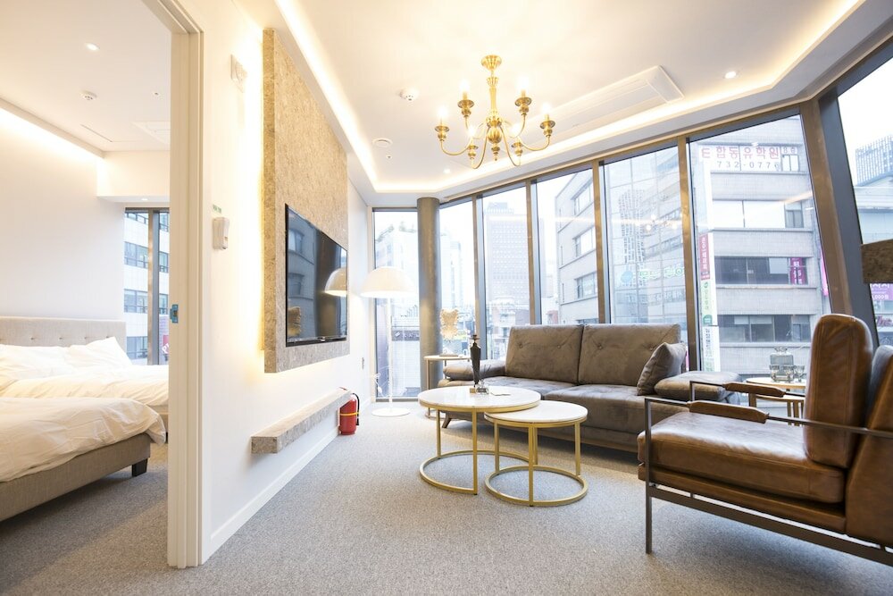 Фото Uh Suite The Jongno