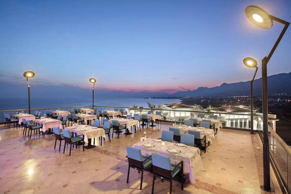 Фото Merit Crystal Cove Hotel