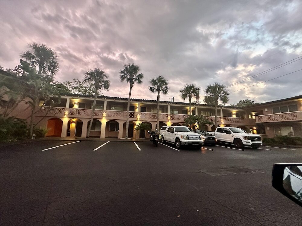 Фото Tahitian Inn