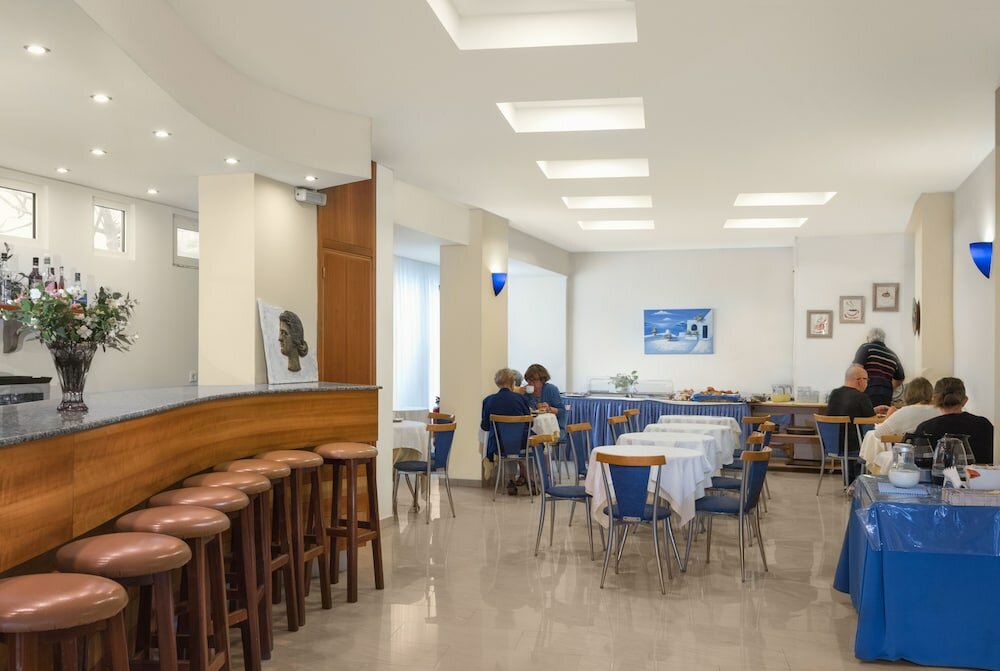 Фото International Hotel